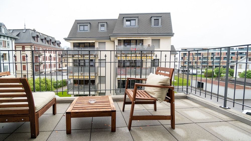 Los Lorentes Residences - Bulle Modern Apartment, 1 Bedroom, Balcony, Mountain View 2