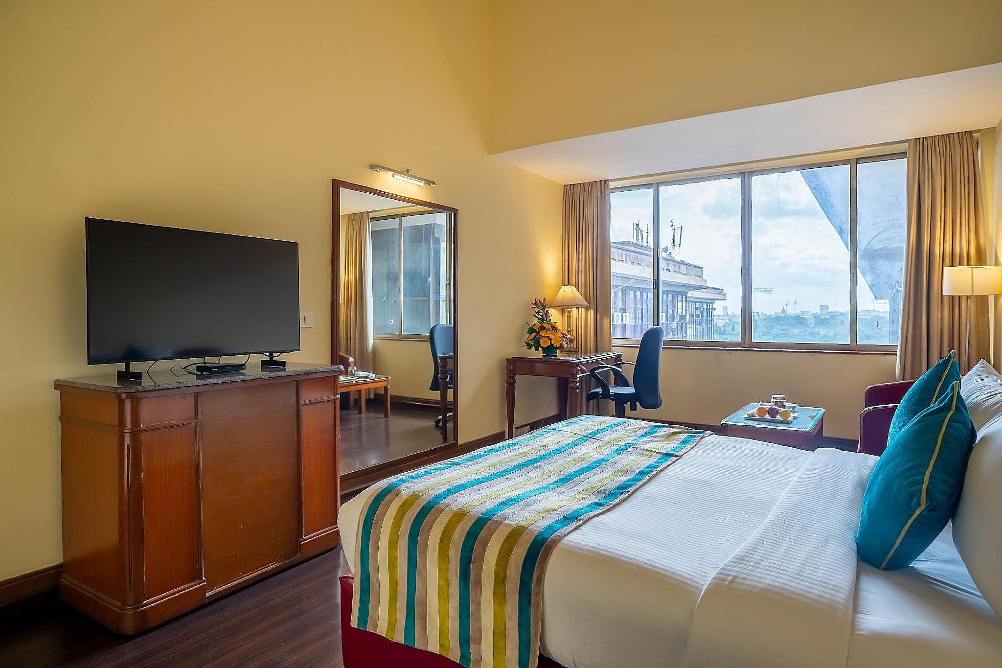 Executive Suite with Bathtub