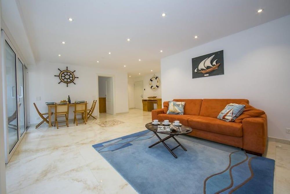 Family Apartment, 2 Bedrooms, 2 Bathrooms (King Apartment 3.5)