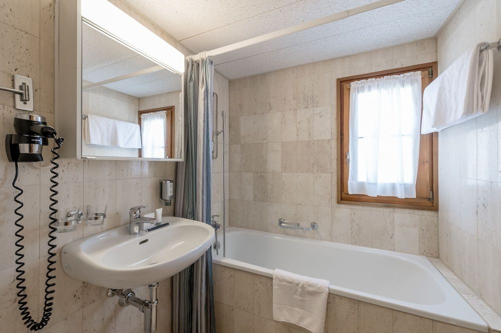 Hotel Cervus St. Moritz Junior Room, Balcony 3