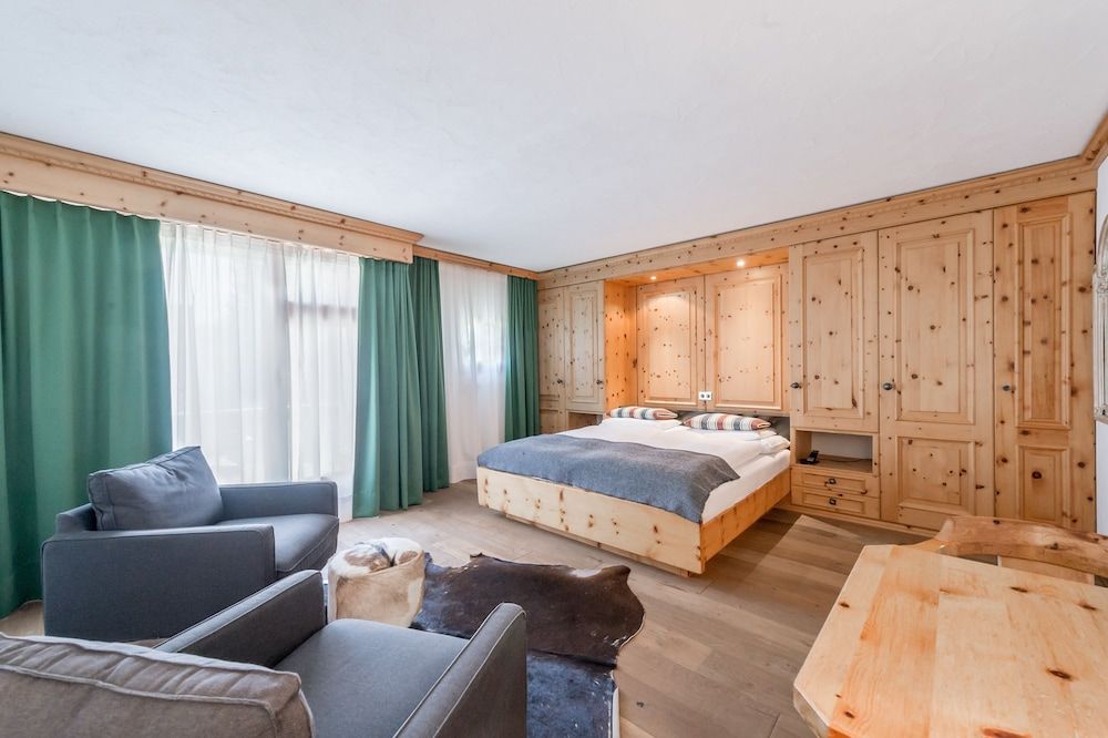 Hotel Cervus St. Moritz Twin Room 2