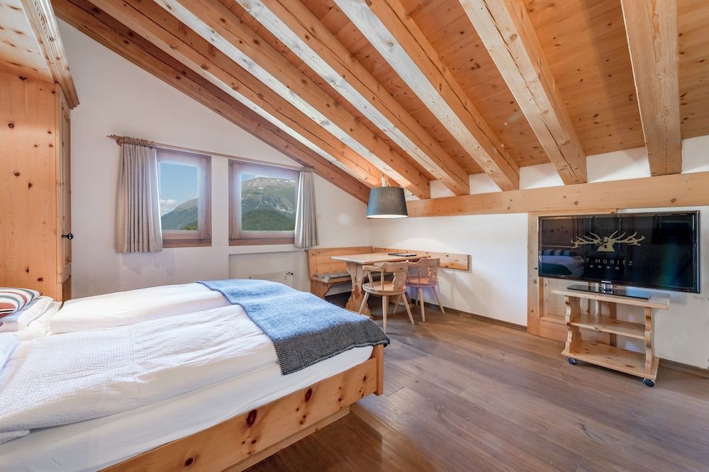 Hotel Cervus St. Moritz Twin Room 5