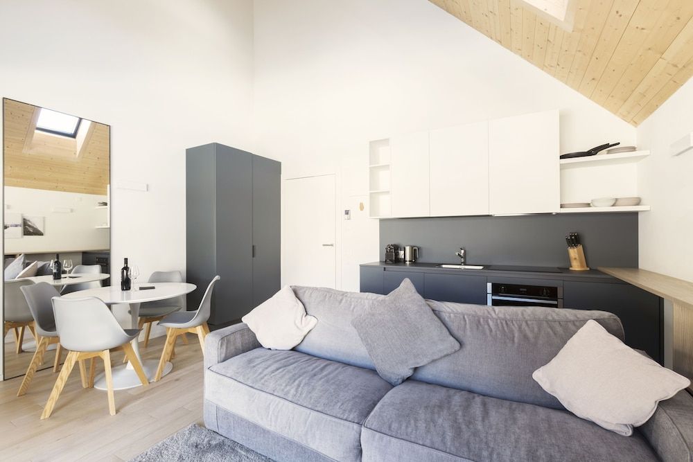 THE BASE Family Suite 11