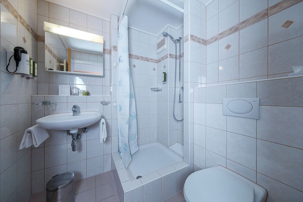 Hotel Bünda Davos Standard Double Room 3