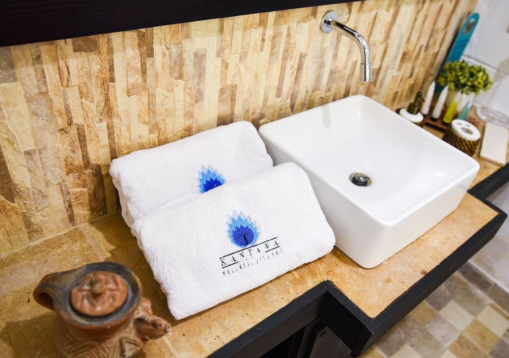 Kantawa Spa Hotel Suite, 1 King Bed, Jetted Tub 2