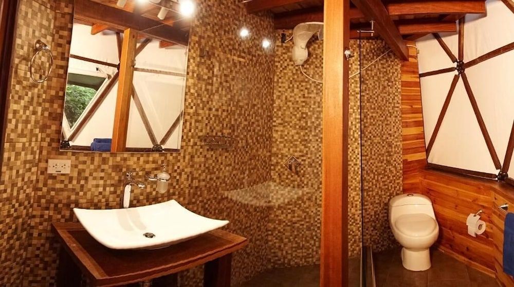 Trekker Glamping Deluxe Suite 6