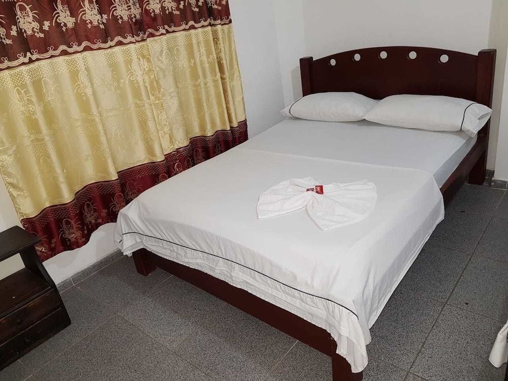 Basic Double Room Single Use, 1 Large Twin Bed, Non Smoking