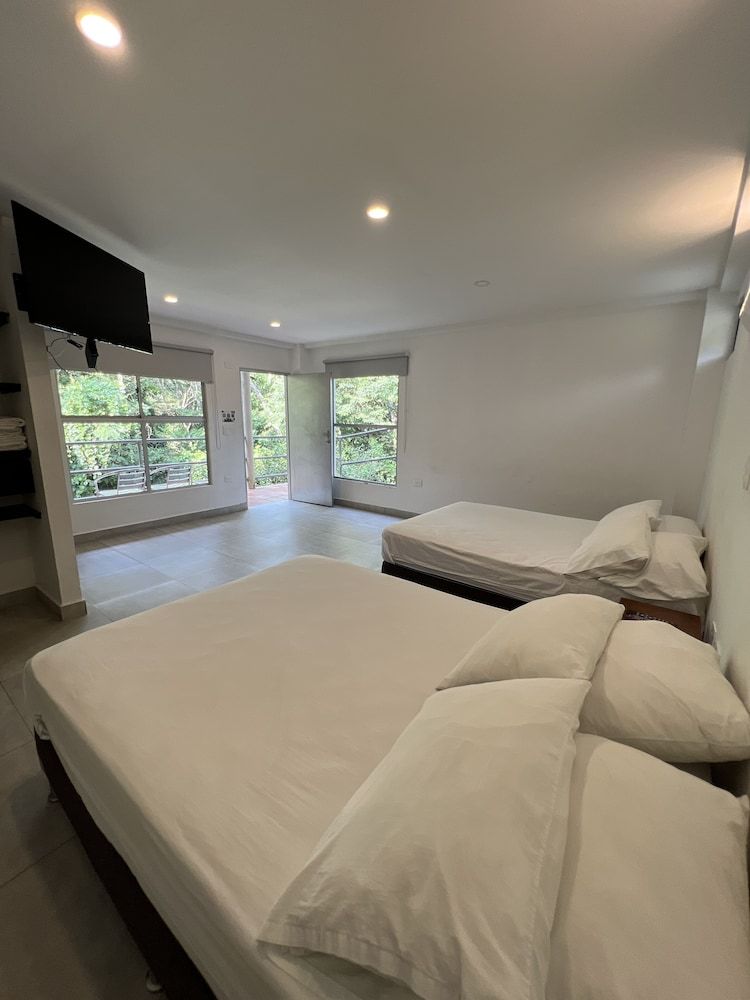 Parador del Gitano Hotel & Restaurante Premium Quadruple Room, 2 Double Beds 3