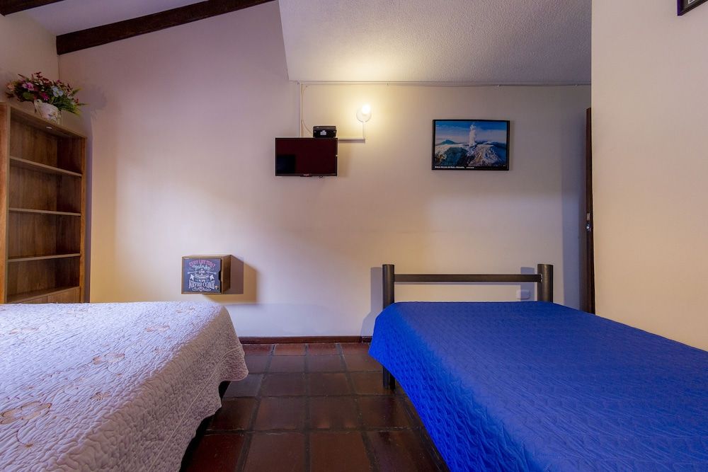 Ayenda Mountain Hostels Manizales Standard Triple Room 2