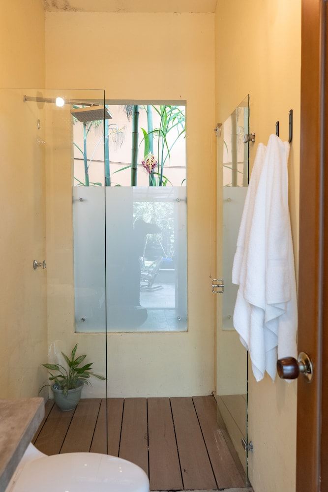 Hacienda Boutique Deluxe Quadruple Room 3