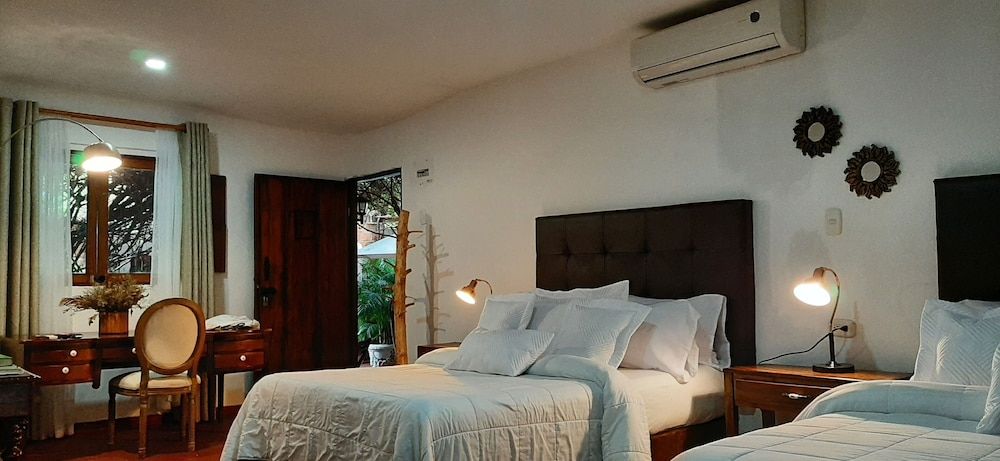 Superior Twin Room, 2 Double Beds, Ensuite, Courtyard View