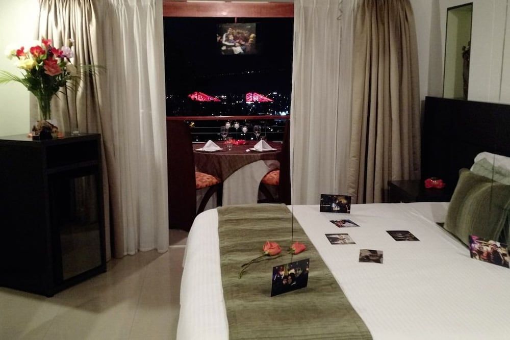 Suite, Balcony