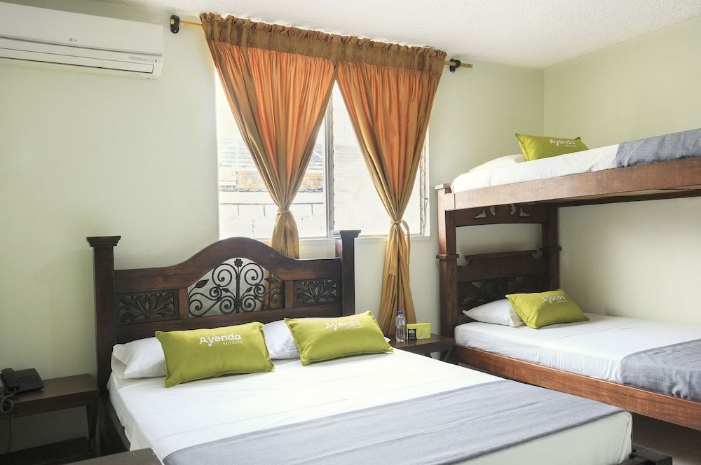 Ayenda 1506 La Puerta del Sol Superior Quadruple Room 5