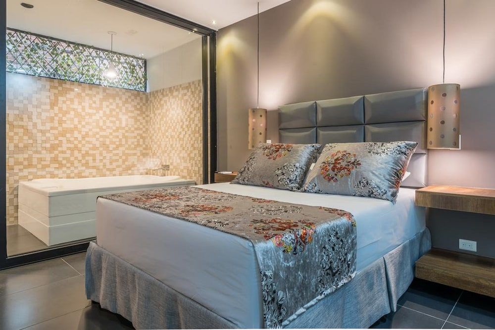 Deluxe Room, Non Smoking, Jetted Tub