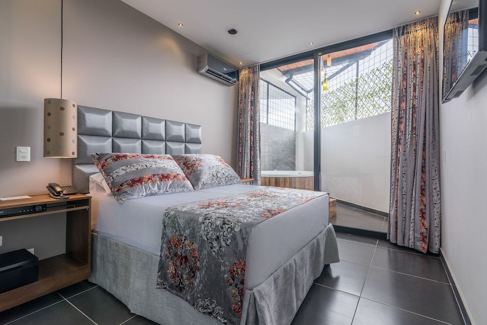 Deluxe Room, Non Smoking, Jetted Tub