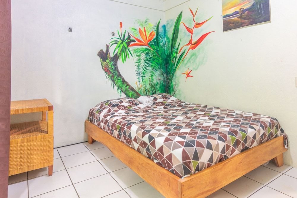 Family House, 3 Bedrooms, 2 Bathrooms, Garden View
