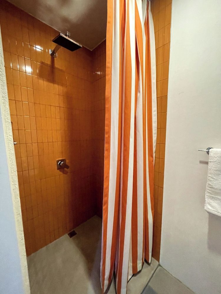 Nina´s - Juan Santamaria Standard Room, No Windows 7