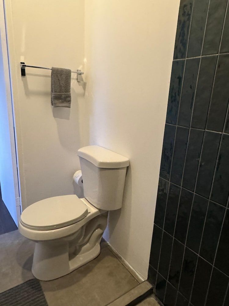 Nina´s - Juan Santamaria Business Room 10