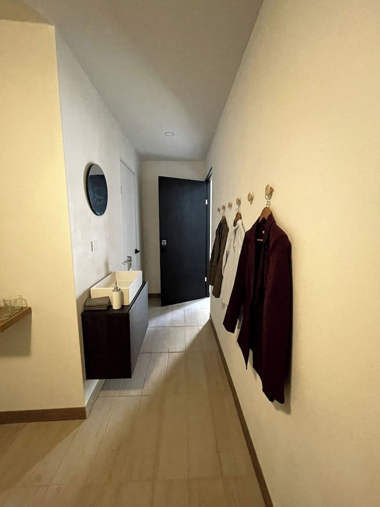 Nina´s - Juan Santamaria Standard Room, No Windows 10