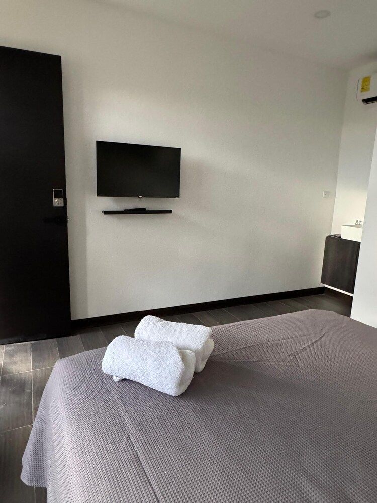 Nina´s - Juan Santamaria Business Room 11