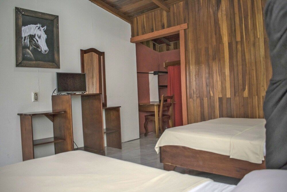 Hotel Arenal Rossi Basic Twin Room, 2 Twin Beds 4