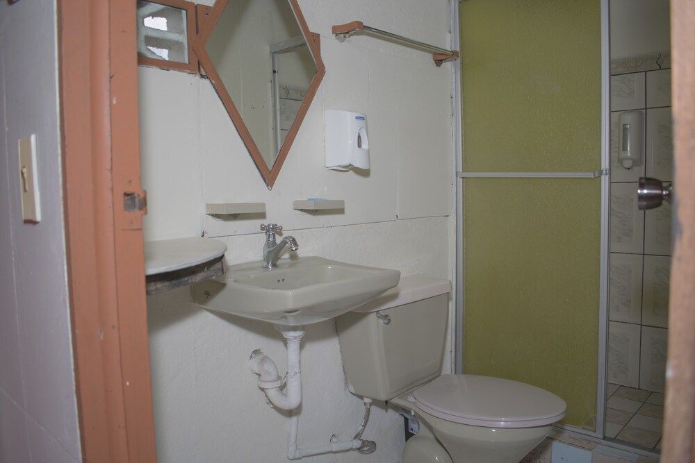 Hotel Arenal Rossi Basic Twin Room, 2 Twin Beds 6