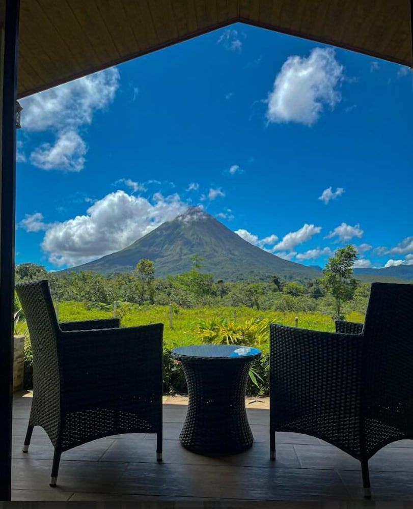 Arenal Roca Suites Volcano View Suite 4