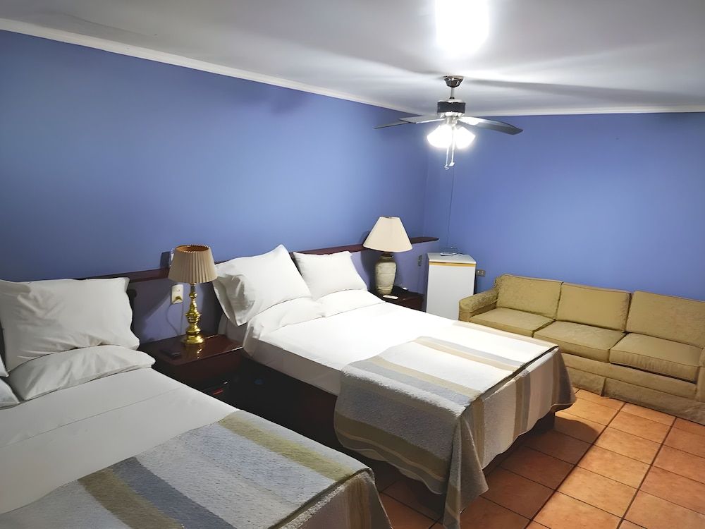 Hotel Puerta del Sol - San Jose Airport Family Room, Multiple Beds, Non Smoking 3