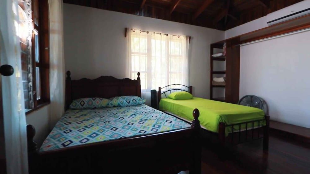 Casa Naranjito Family House 6