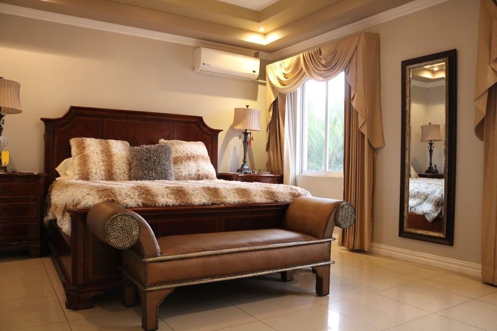 House, 5 Bedrooms
