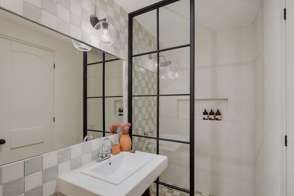 Sendero Hotel King Room 4