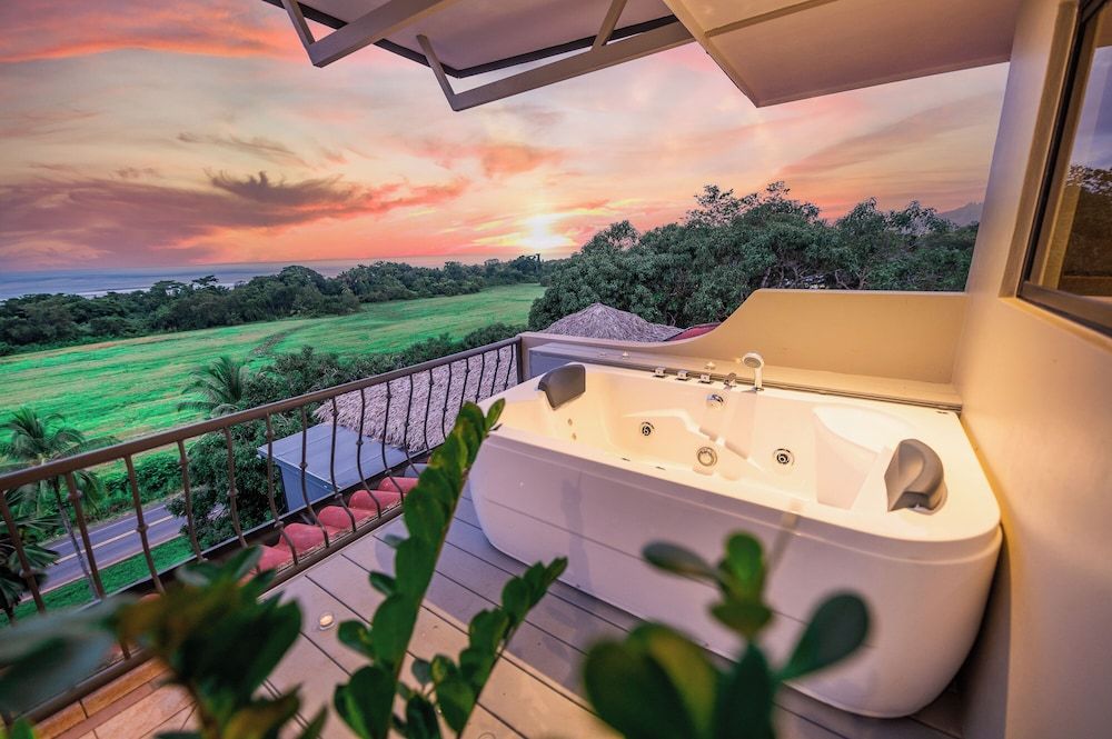 Marala Hotel Ocean Suite with Jacuzzi 6