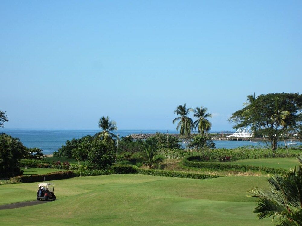 Luxury Condo, 3 Bedrooms, Pool Access, Ocean View
