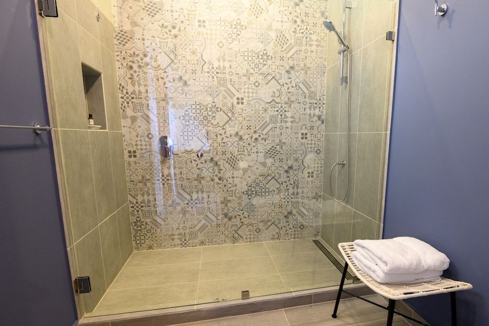 Lapazul Deluxe Double Room Single Use 4