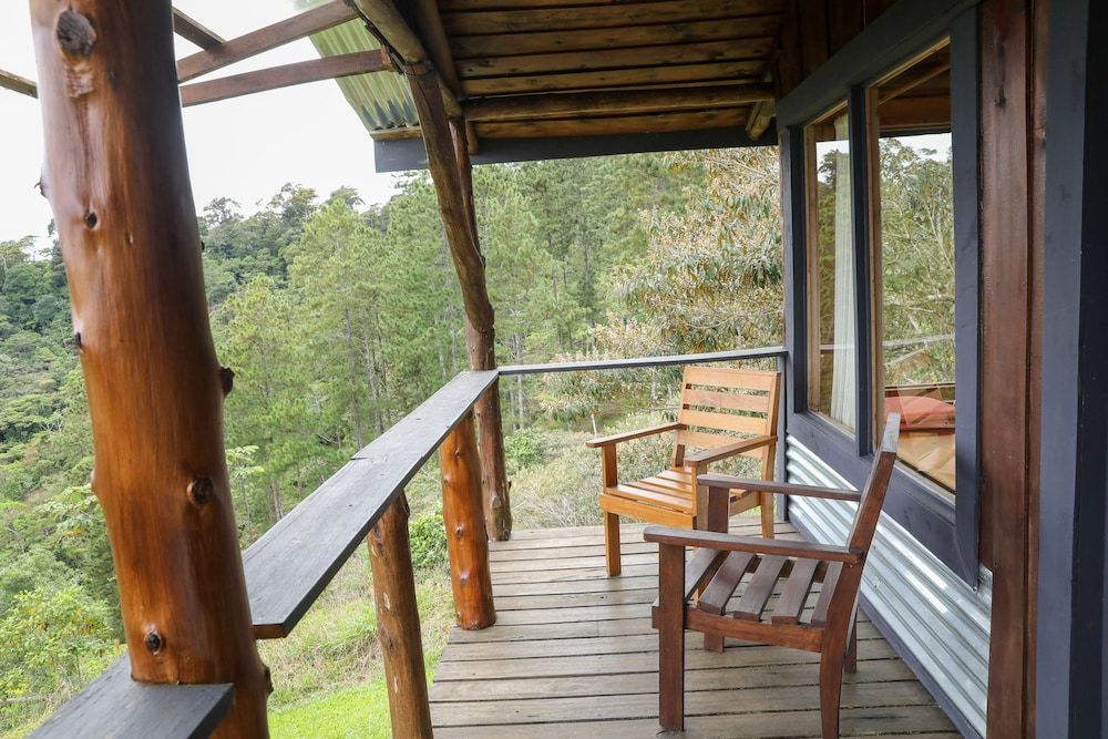 Reventazon River Mountain Lodge Deluxe Cabin 2