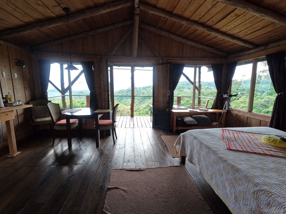 Reventazon River Mountain Lodge Deluxe Cabin 5