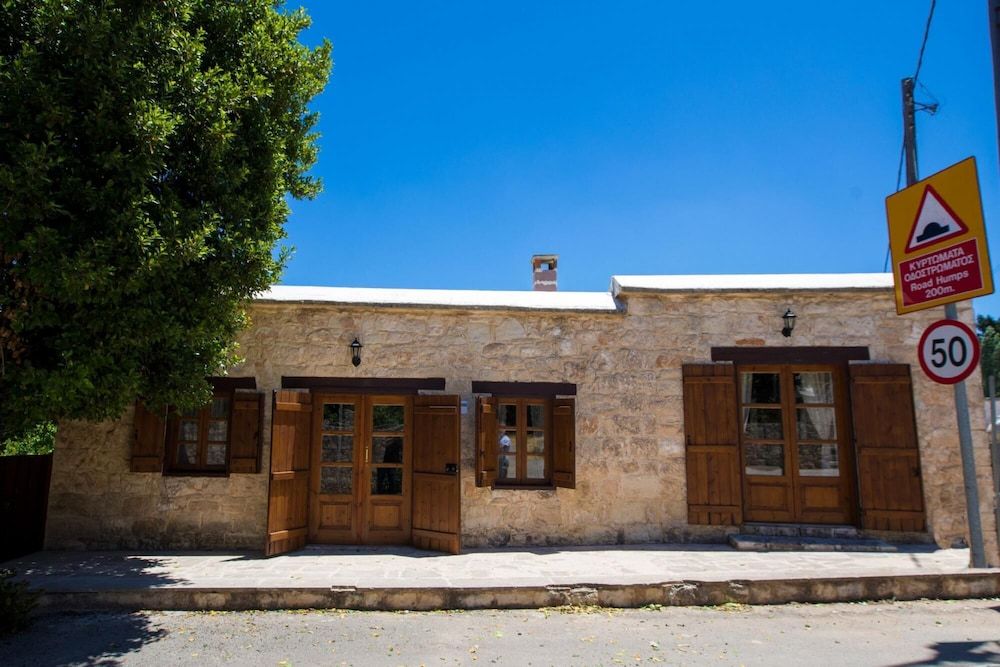 Droushia Corner House