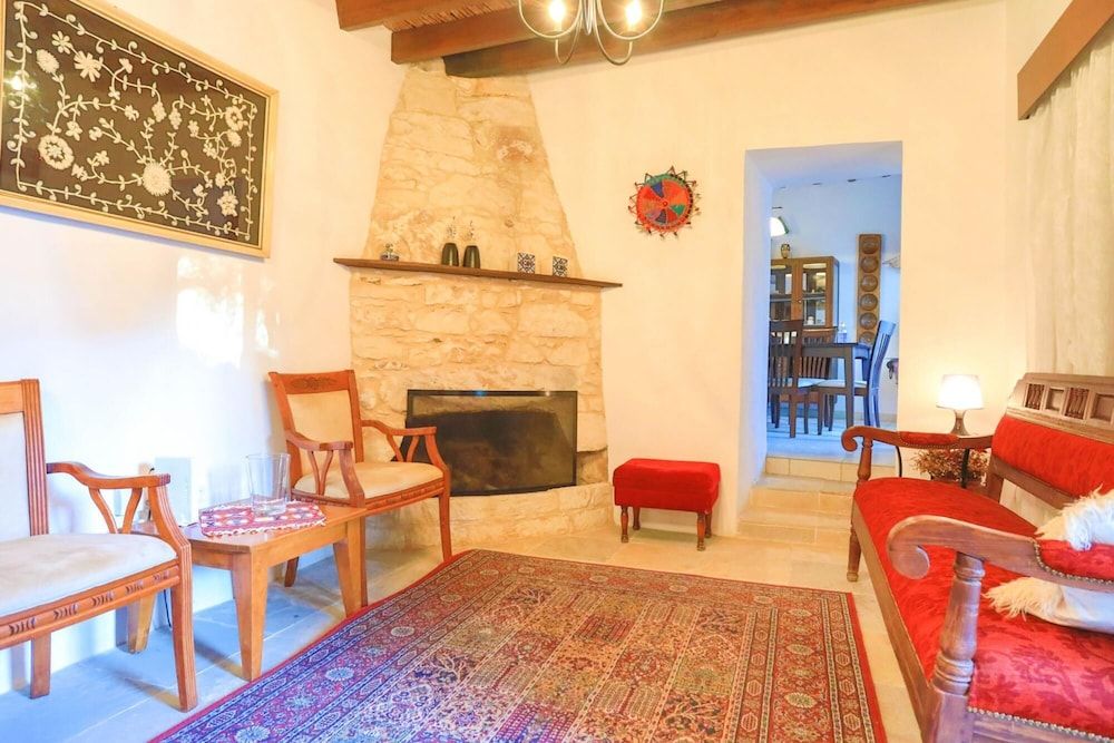 Droushia Corner House
