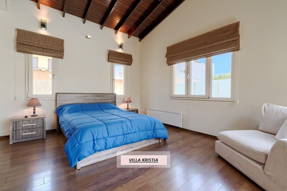 undefined villa kristia