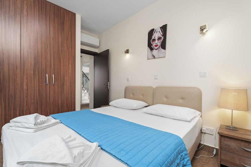 Seafront Protaras Luxury Resort Villa, Hot Tub (No.7) 3