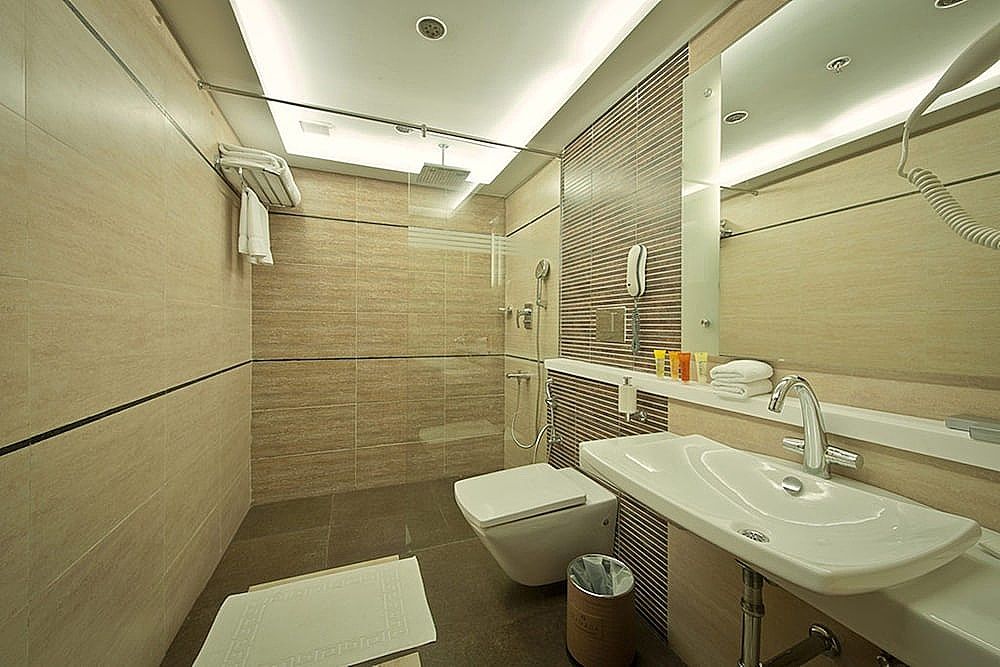 Ramada by Wyndham Chennai Egmore 1 King Bed Executive Non Smoking Room 9