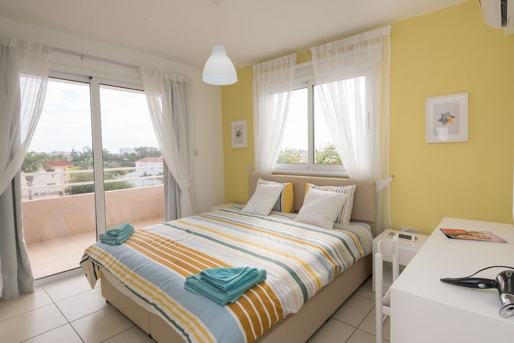 Superior Apartment, 2 Bedrooms, Pool View