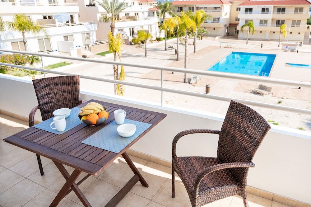 Superior Apartment, 2 Bedrooms, Pool View