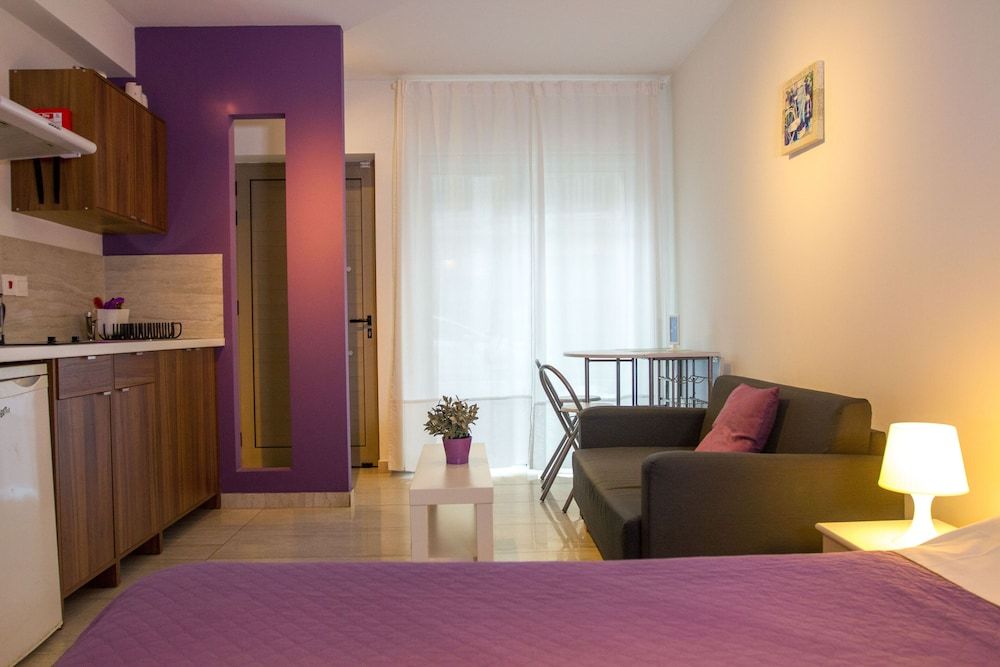 Basic Studio (Purple)
