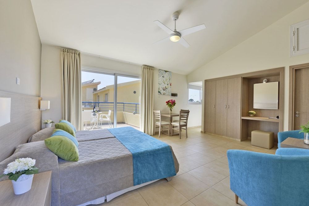 Deluxe Studio Suite, Garden View