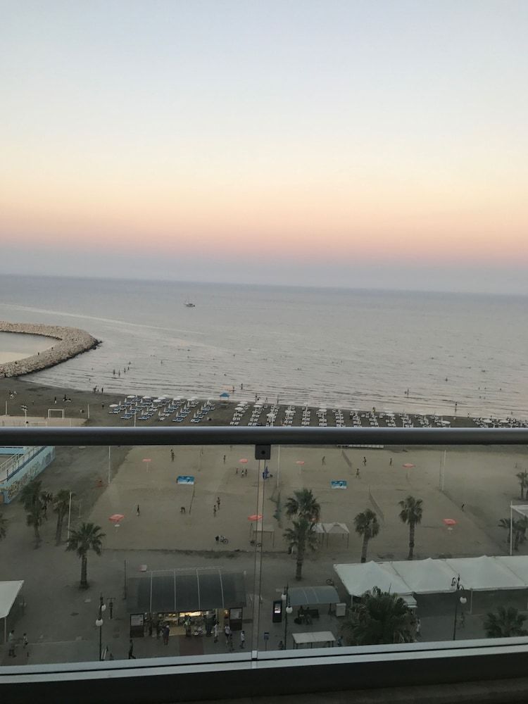 undefined Finikoudes Luxury Apartments 4