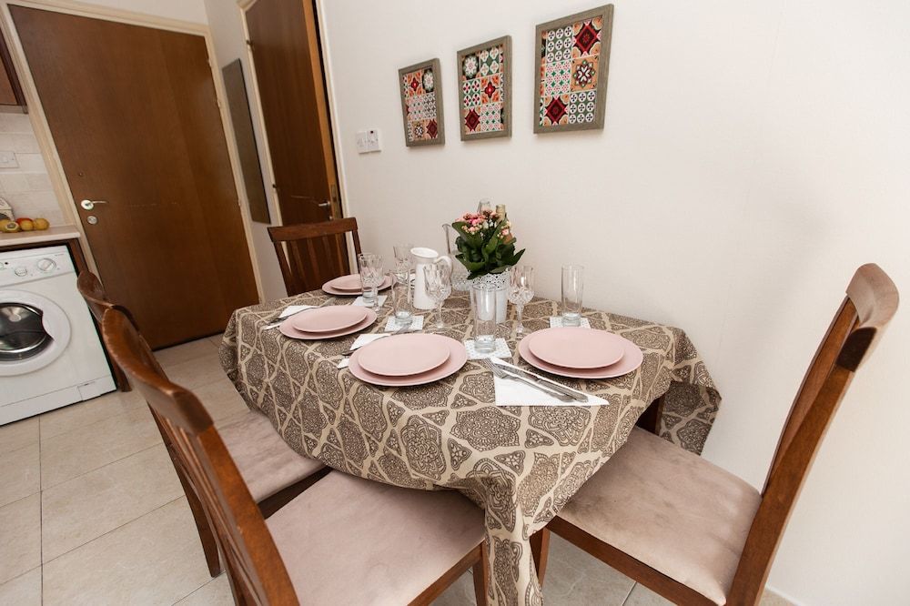 undefined Laila's Comfortable City Apartment 8