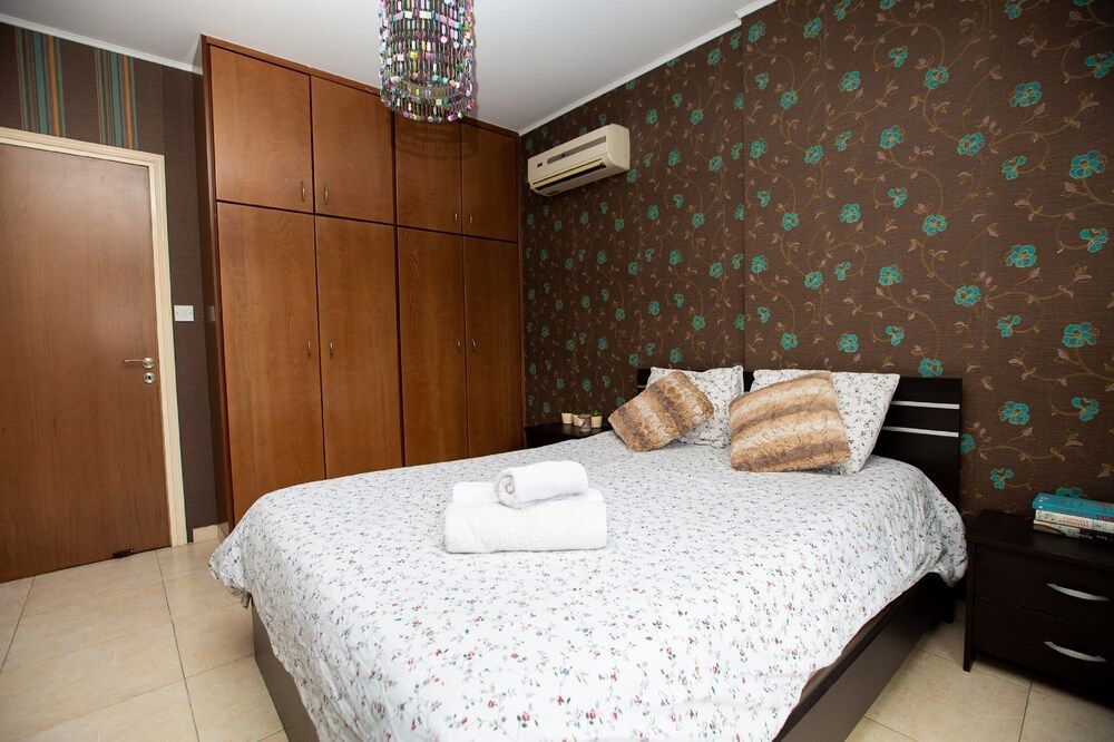 undefined Laila's Comfortable City Apartment 5