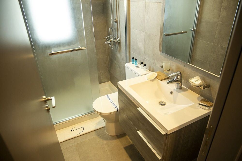 Jimmy's Suites Double Room, Balcony 11