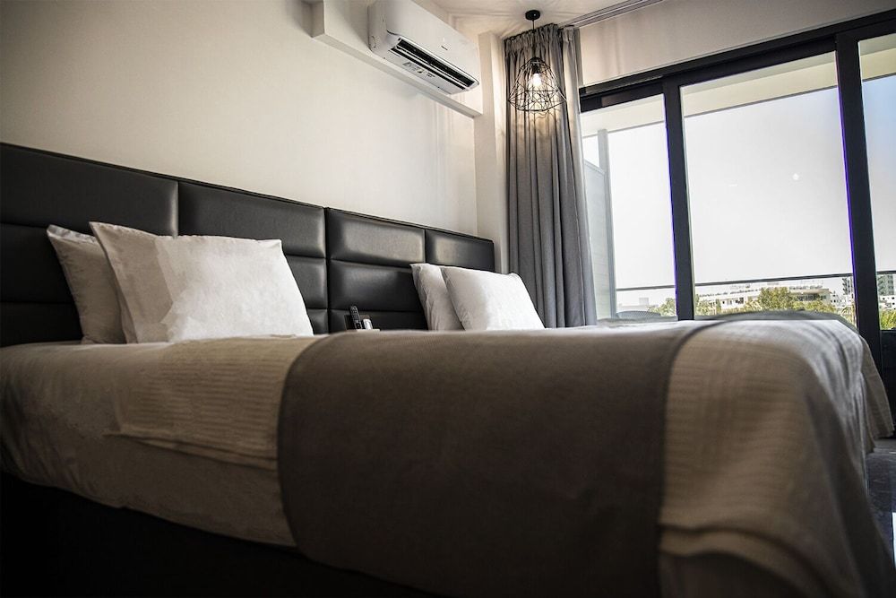 undefined Jimmy's Suites 8